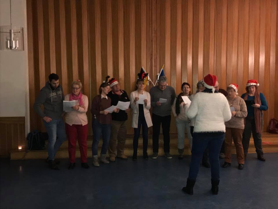 Unsere französischen Freunde beim lebendigen Adventskalender in Giesen